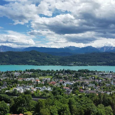 Lakeside Hills Apartman *